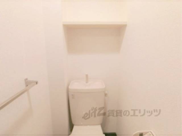 トイレ　上部棚