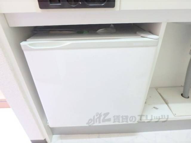 冷蔵庫置場　ミニ冷蔵庫付きです