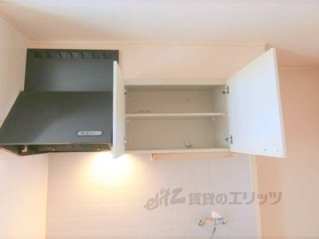 キッチン　上部収納棚