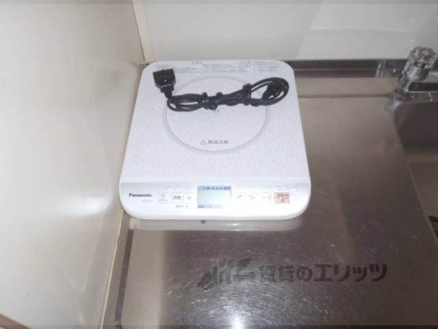 キッチン　コンロの付いてるコンパクトなキッチン