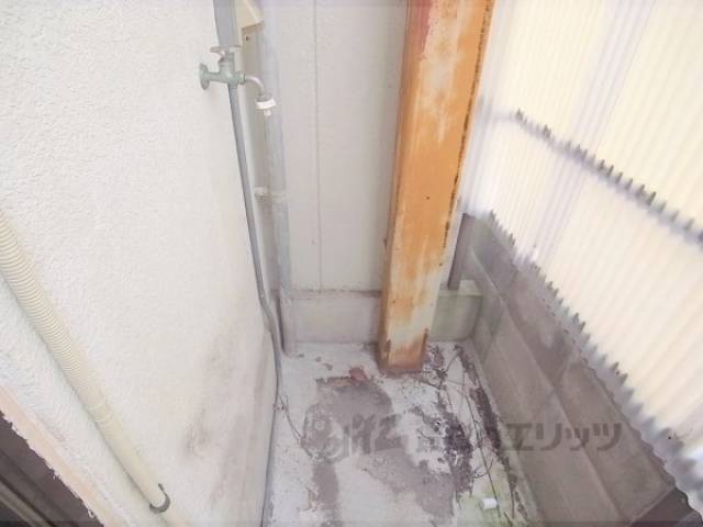 洗濯機置場　ベランダにあります