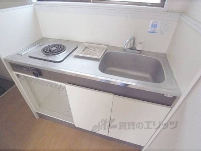 キッチン　調理スペースがあり便利です