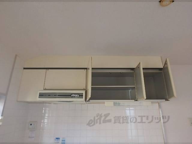 キッチン　上段収納