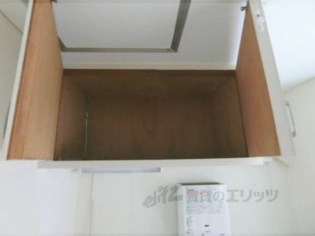 キッチン　上部収納