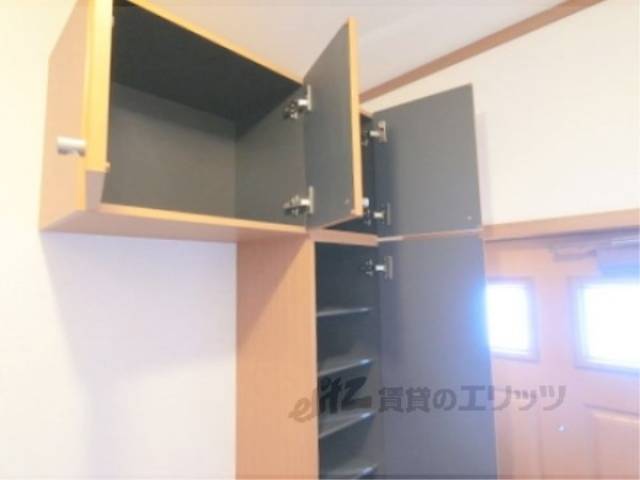 下駄箱　上部収納