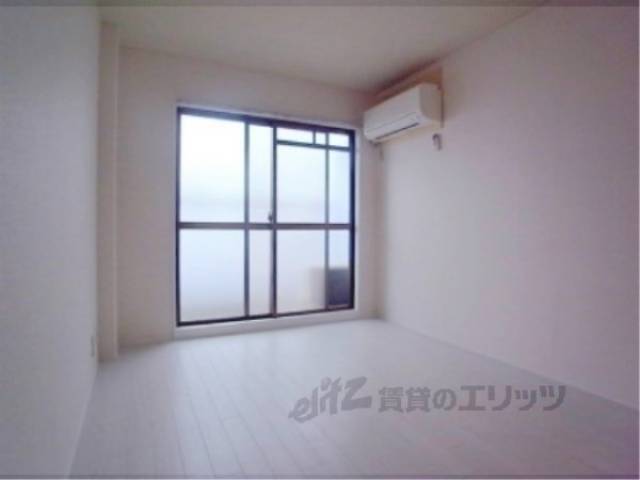 洋室　清潔感のあるお部屋です