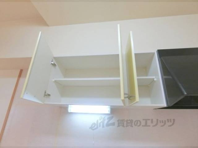 キッチン　上部収納
