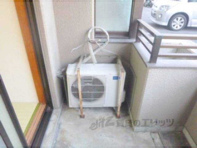 ベランダ　室外機あります