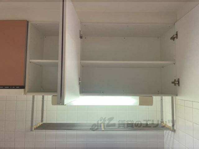 キッチン　上部収納