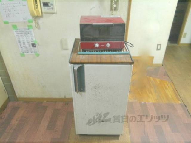 キッチン　共同キッチン　オーブン、冷蔵庫あり