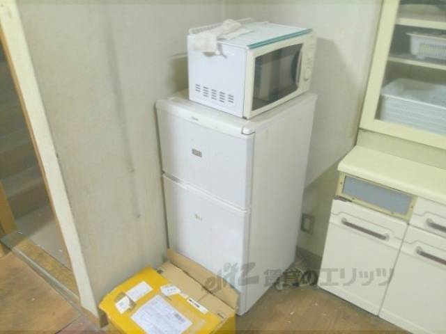 キッチン　共同キッチン　レンジ、冷蔵庫あり