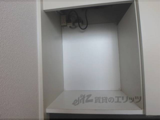 キッチン　ミニ冷蔵庫置場