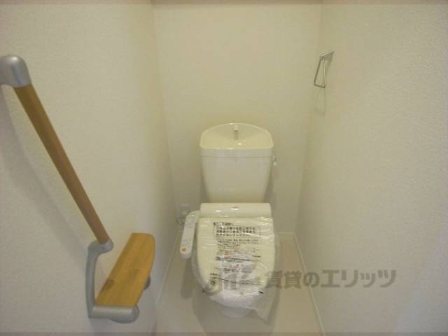 トイレ　手すりが付いていて安心！