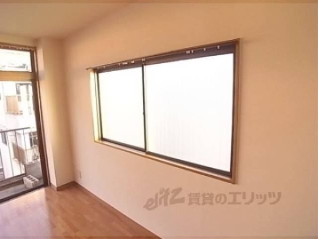 窓　窓が多く明るい尾お部屋です。