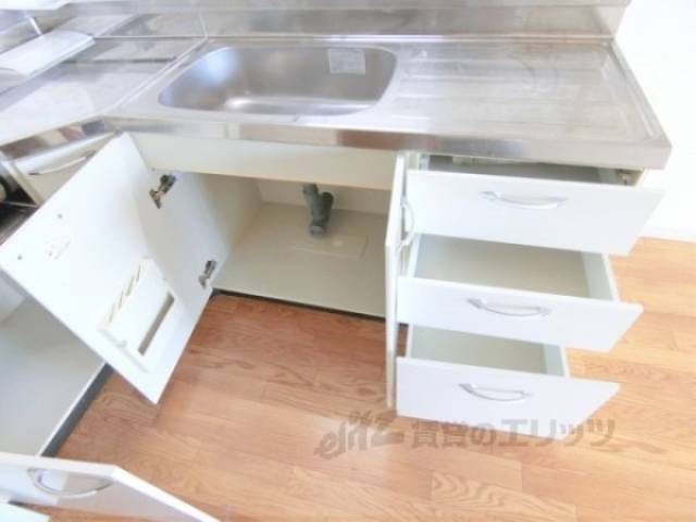 キッチン　収納下部