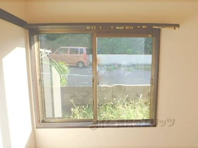 洋室 小窓