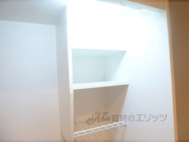 キッチン　収納棚の上部