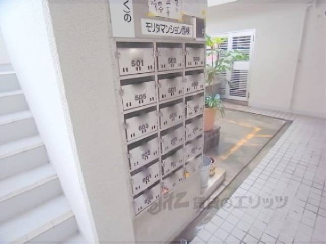 郵便受け　共用階段のところに郵便受けがあります。