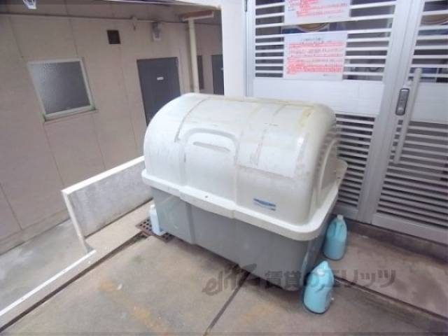 ゴミボックス　入居者専用のゴミボックスです。