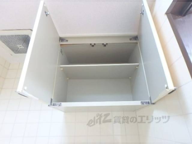 キッチン　上部収納です