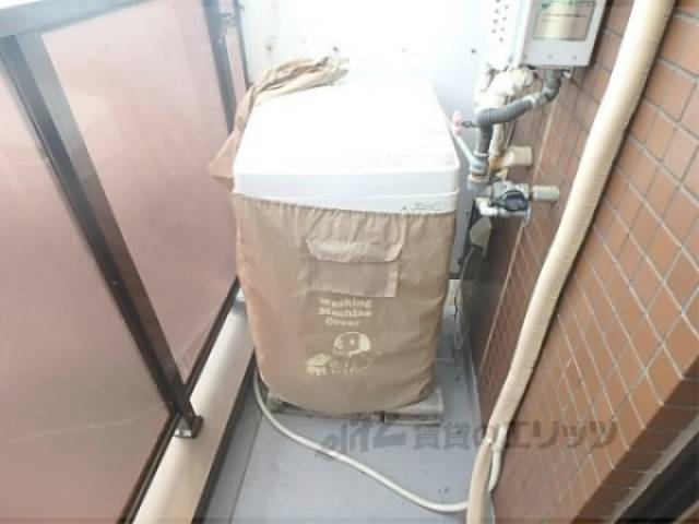 洗濯機置場　ベランダにあります