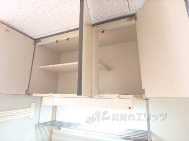 キッチン　上部収納