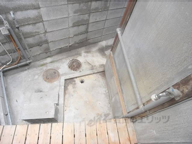外の洗濯機置場