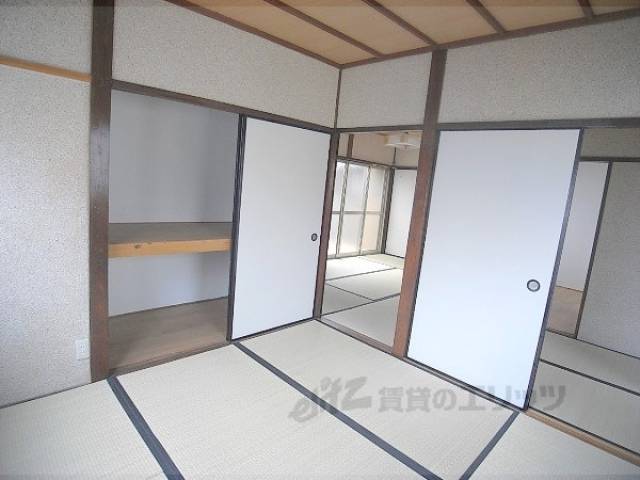 右側の和室