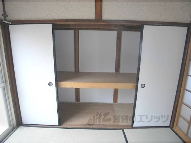 奥の和室の押入れ