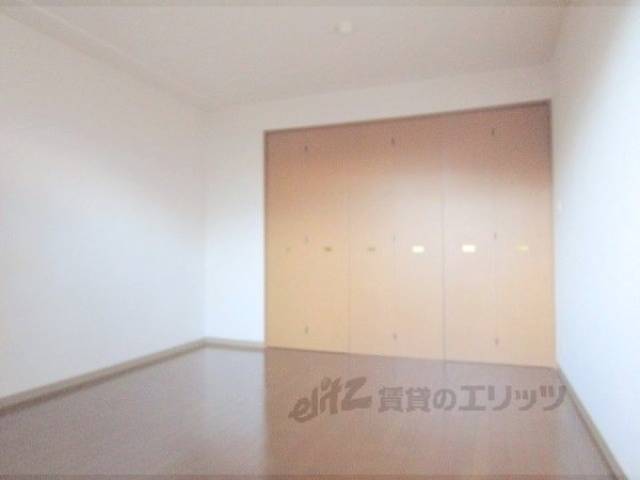 洋室　洋室7.8帖