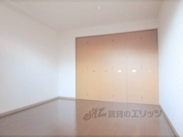 洋室　洋室7.8帖