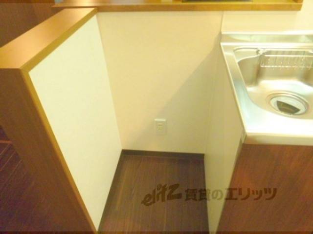 冷蔵庫置場　キッチン用品置場