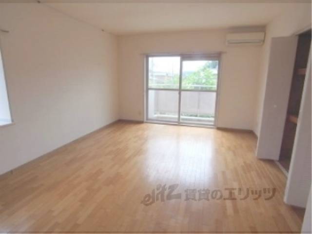 リビング　フローリング綺麗です