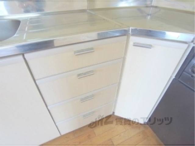 キッチン　4段棚ありますよ