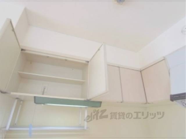 キッチン　上にも収納ばっちりです