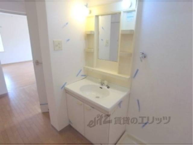 洗面所　嬉しい独立洗面台付きですよ