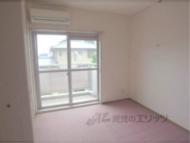 洋室　床がカーペットになっています