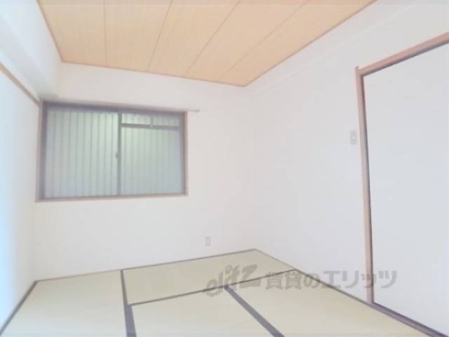 和室　程よい広さです。