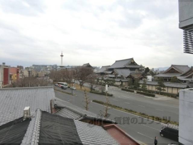 眺望　京都タワーと東本願寺が見えます