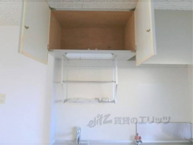 キッチン　上部収納棚
