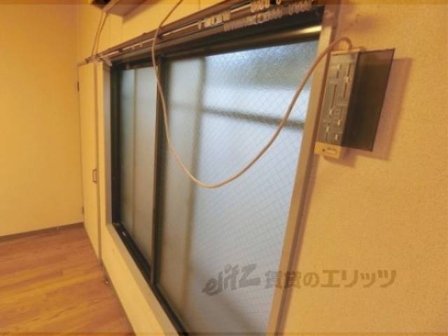洋室　窓
