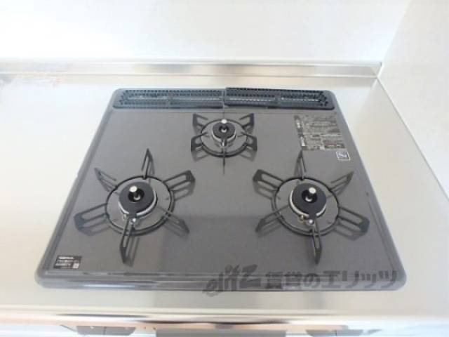 キッチン　コンロ　3口コンロです。