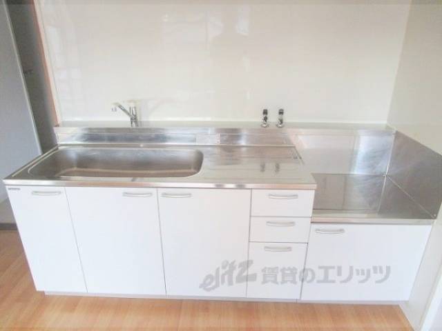 キッチン　２口コンロも置けて料理もしやすい