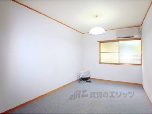 居室 カーペットのお部屋です。