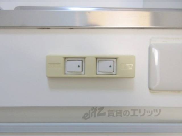 キッチン　電気・換気扇スイッチ
