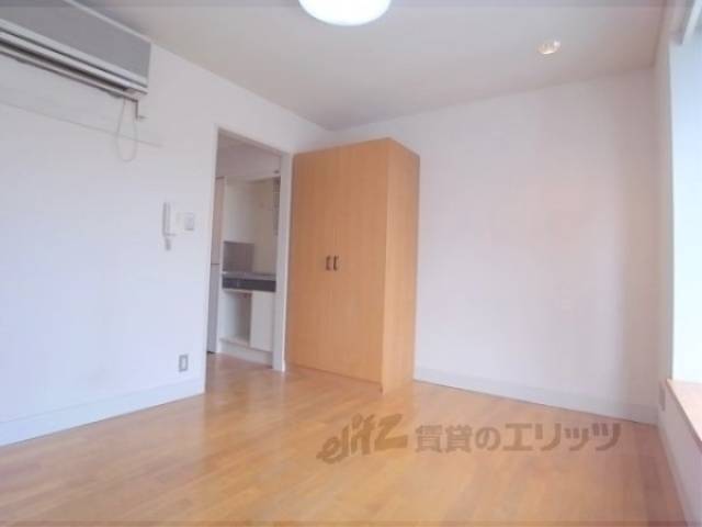 居室　きれいな洋室のお部屋です。