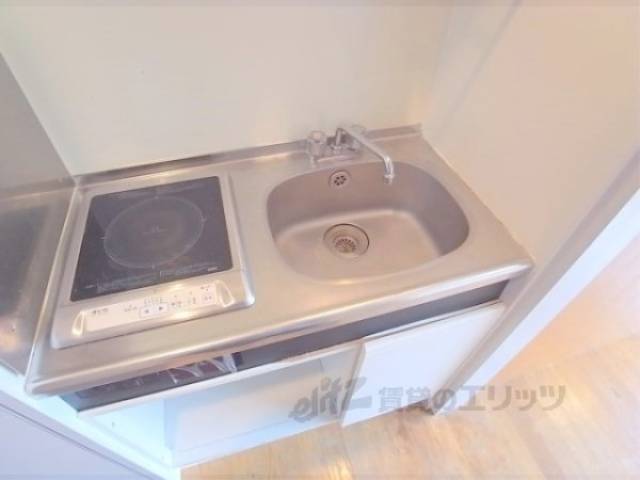 キッチン　コンロ付きのキッチン台です。