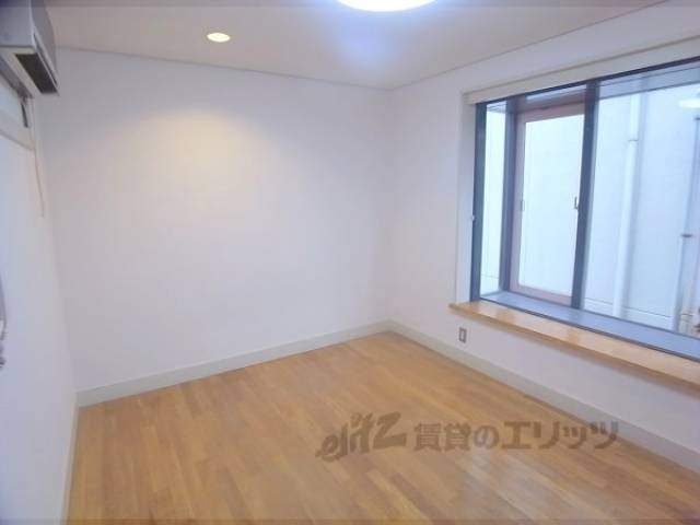 居室　出窓付きのお部屋です。