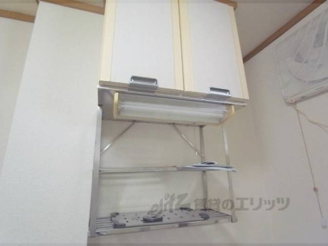 収納　キッチン上部