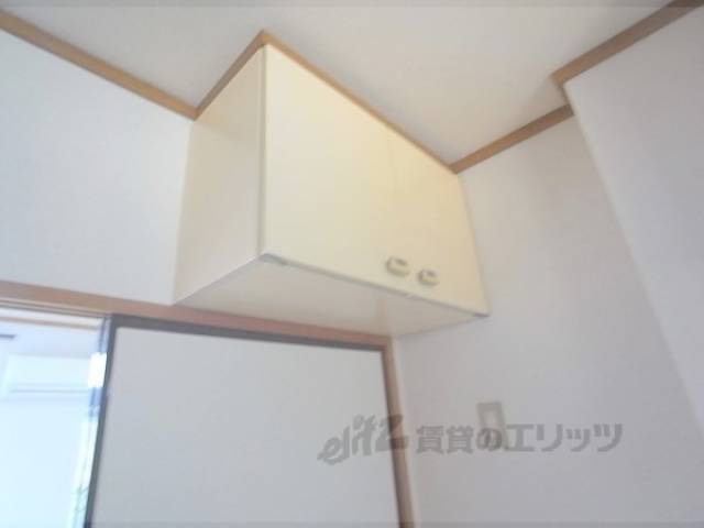 収納　キッチン上まで収納可能